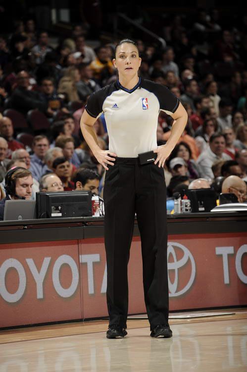 How to become a professional basketball referee