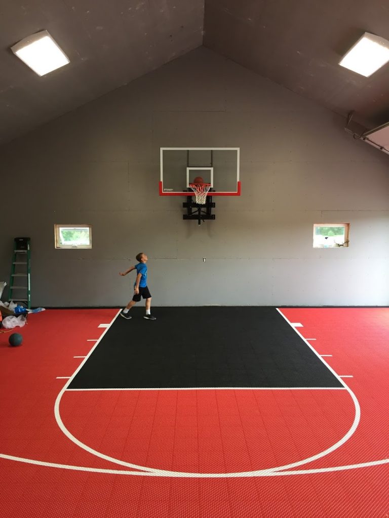 How much does it cost to put in an outdoor basketball court